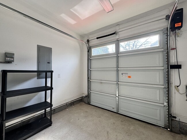 Building Photo - Ready 04-01-26! A Shadowlawn Condo w/Rooftop Deck - 3 Primary Suites - Outdoor Shower - Pet Frien...