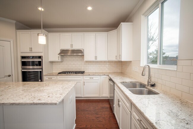 Building Photo - 2825 Dillon Dr