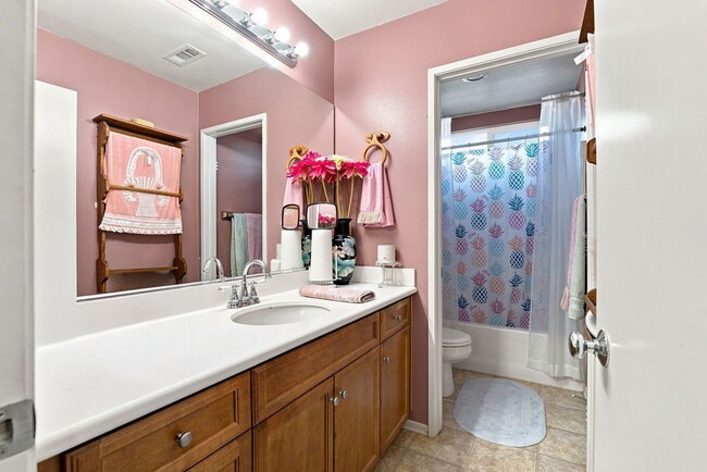 Building Photo - Spacious 4-Bedroom Home in Lancaster