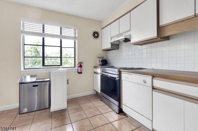 Building Photo - 101 Troy Dr