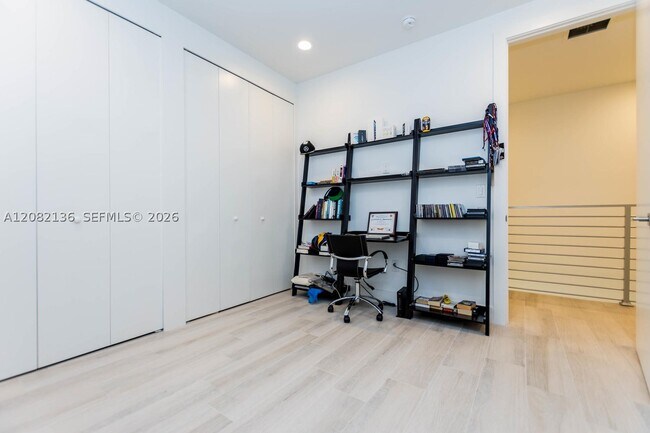 Building Photo - 2875 SW 33rd Ct