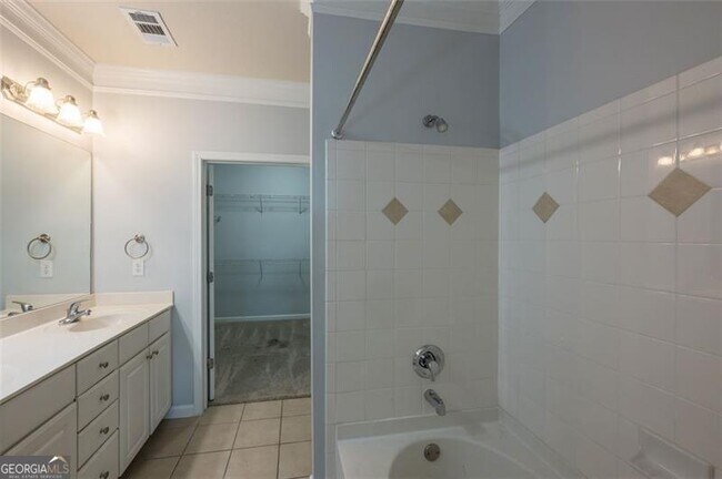Building Photo - 1850 Cotillion Dr