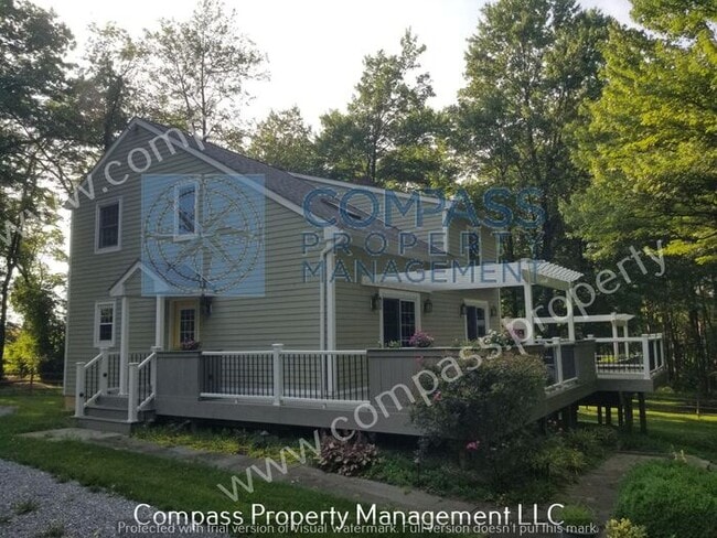 Building Photo - $2495 - 3 Bed Farm House on a Large Peacef...