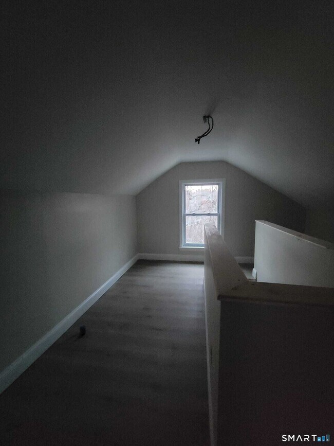 Building Photo - 219 Pleasant St