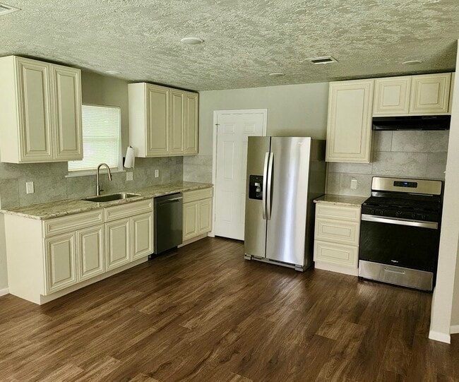 Building Photo - 3860 Jasmine Dr