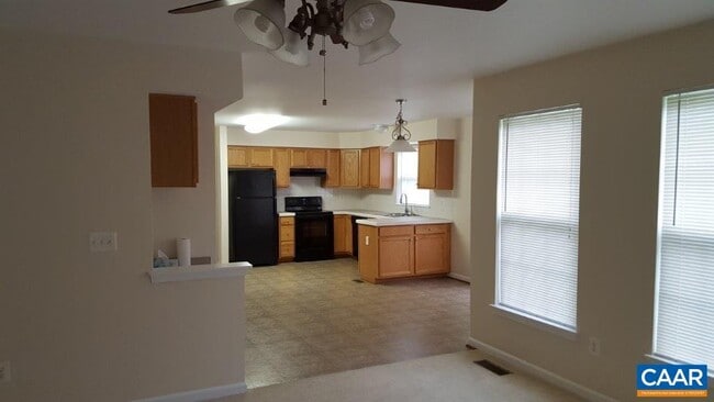 Building Photo - 706 Holly Hill Dr