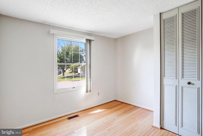 Building Photo - 1803 E Beech Rd