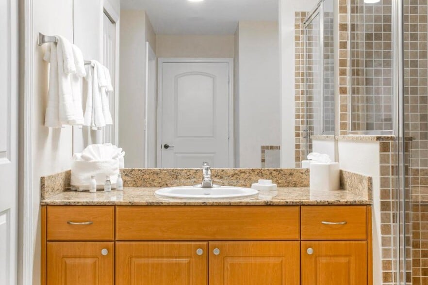 Building Photo - 7389 Universal Blvd