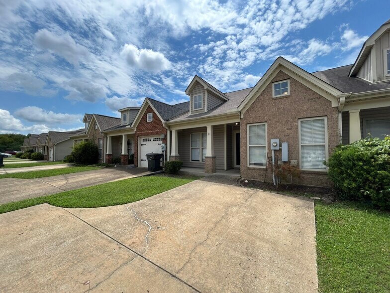 Building Photo - 2070 Rossburg Pl