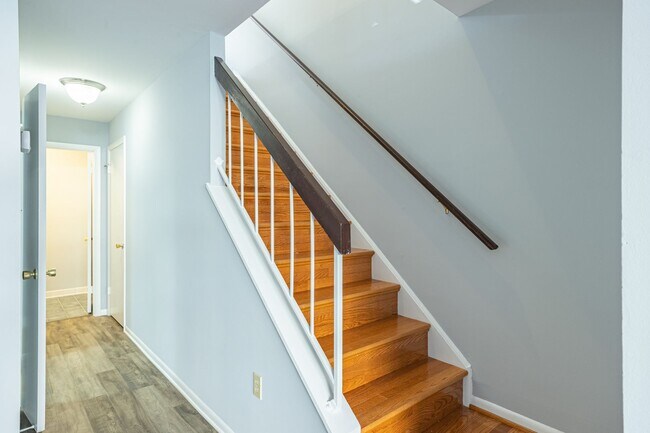 Building Photo - Beautiful 2-bedroom, 1.5-bath