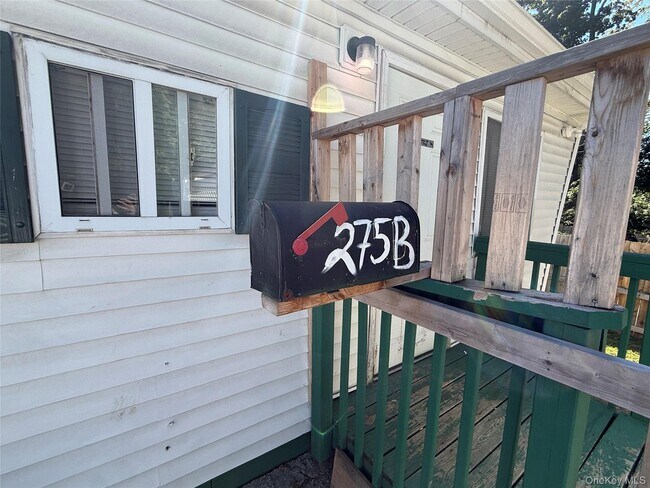 Building Photo - 275 Robinson Ave