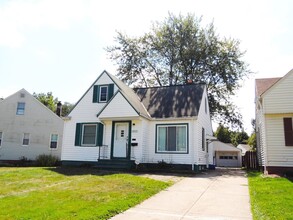 Building Photo - 3 Bed - 2 Full Bath Cape Cod for Rent!