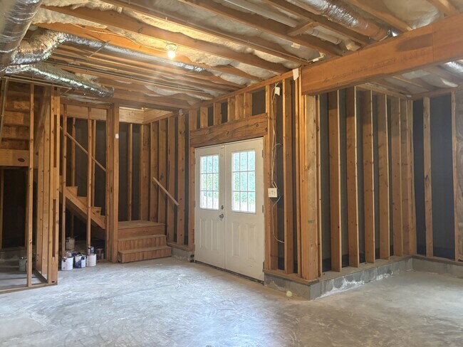 Building Photo - 1673 Jamestown Ave