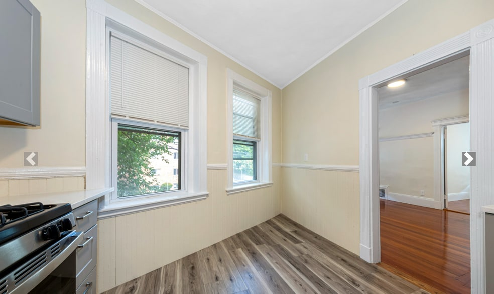 Building Photo - 46 Brackett St