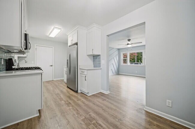 Building Photo - Recently Remodeled, Beautiful 3 Bedroom Home in Norfolk