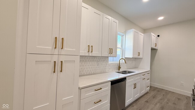 Building Photo - 1835 Applegate St