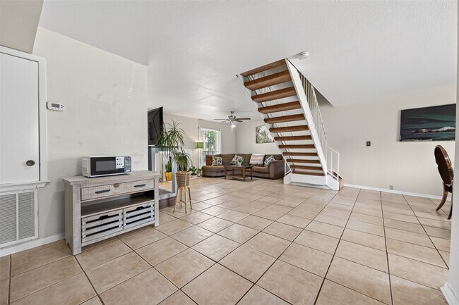 Building Photo - 3303 W Greenridge Dr