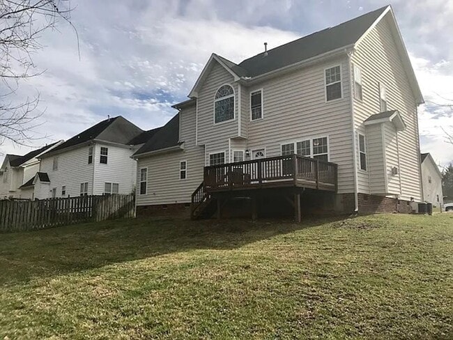 Building Photo - MUST SEE this Gorgeous 5 Beds 3 Bath home ...