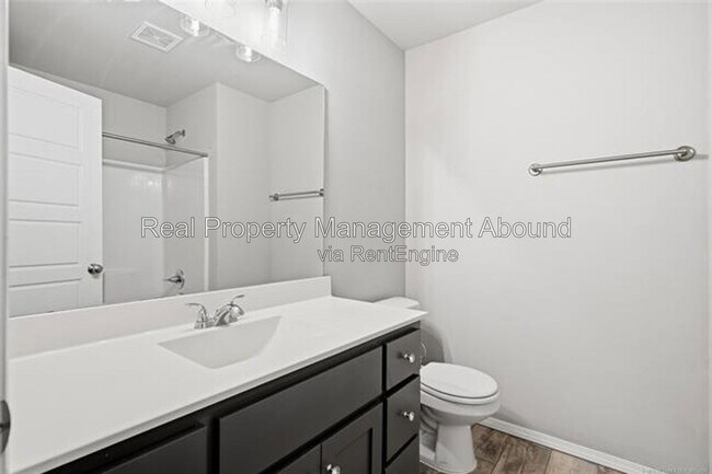 Building Photo - 3706 S 13th Pl