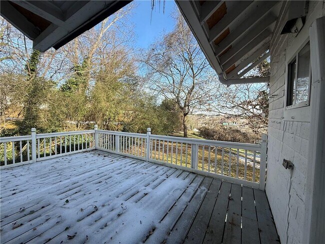 Building Photo - 2 Myrtle Dr