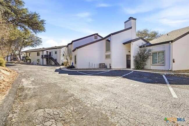 Building Photo - 1135 Parkview Dr