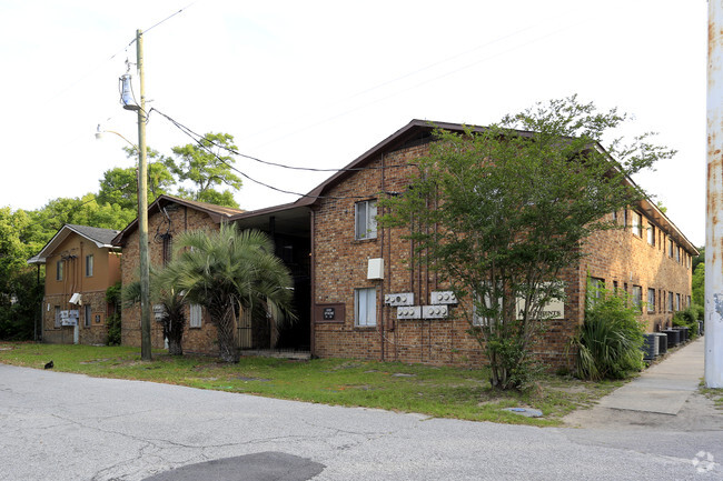 Primary Photo - North Corner Pointe