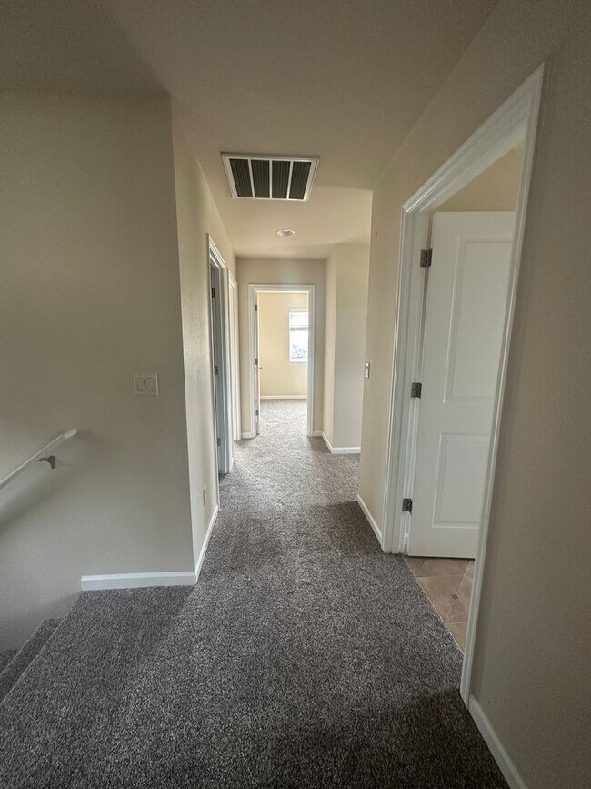 Building Photo - New carpet