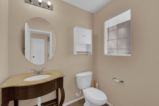 Building Photo - Well Maintained 3 bedrooms/2.5 bathroom Ho...