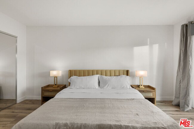 Building Photo - 4806 Sylmar Ave