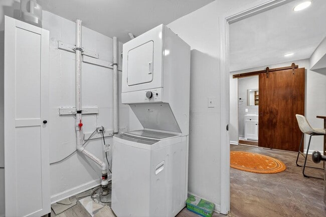 Building Photo - Boho Retreat in the Heart of Cheverly