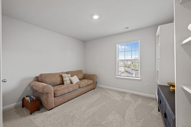 Building Photo - 1009 Chiles Dr