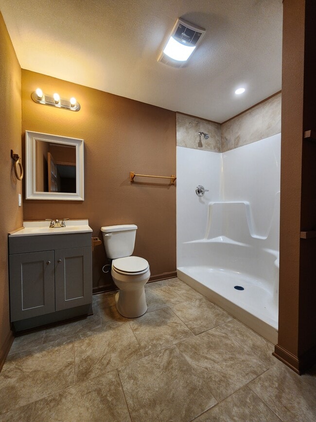 Building Photo - 208 Jarrell St