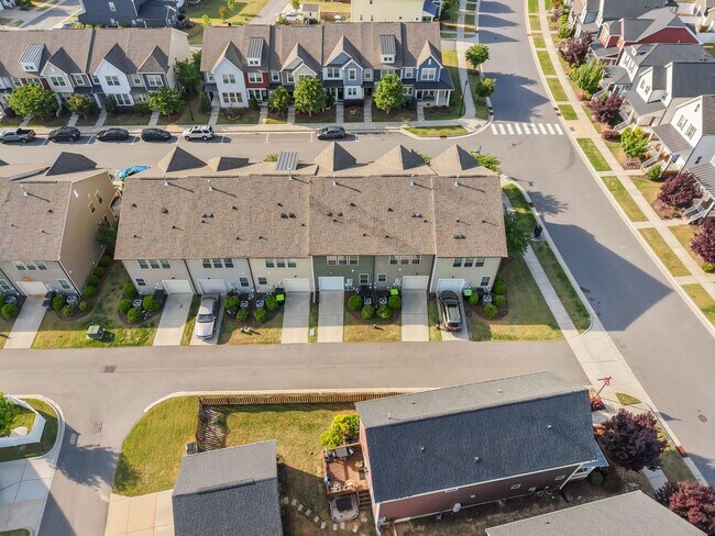 Building Photo - 1709 Shady Oaks Dr