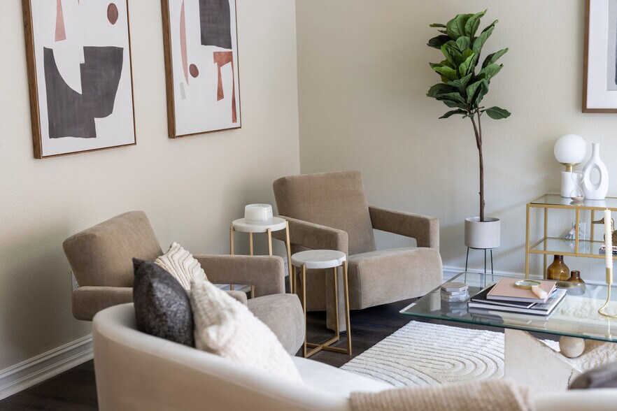 Building Photo - 222 S Main St