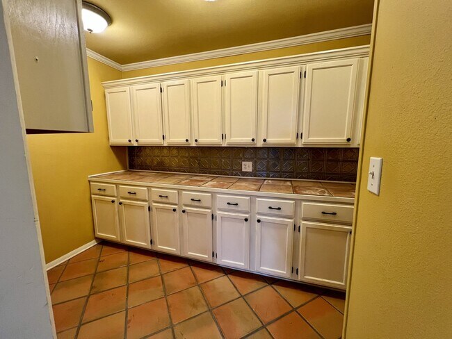 Building Photo - 3 Bedroom Home in Greenwood!