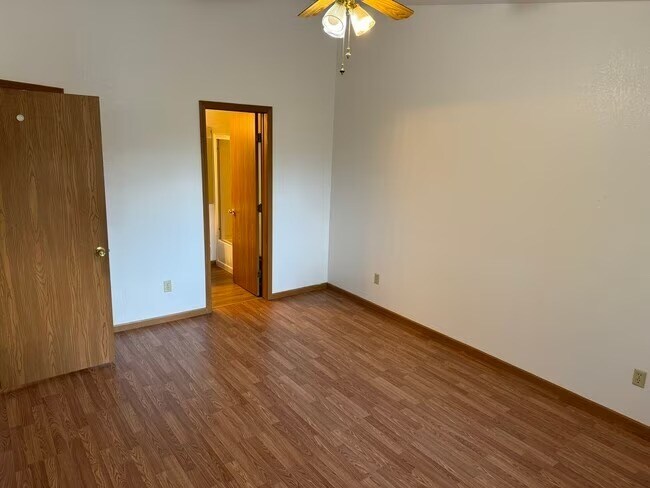 Building Photo - 716 Hilltop Ln