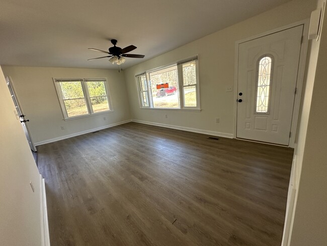 Building Photo - NEWLY RENOVATED! 3 bedroom 2 full bath ran...