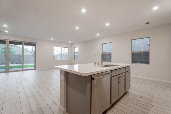 Building Photo - 11620 Desert Hollow Avenue