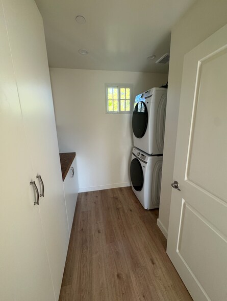 In-Unit Washer & Dryer - 230 W Cedar Ave