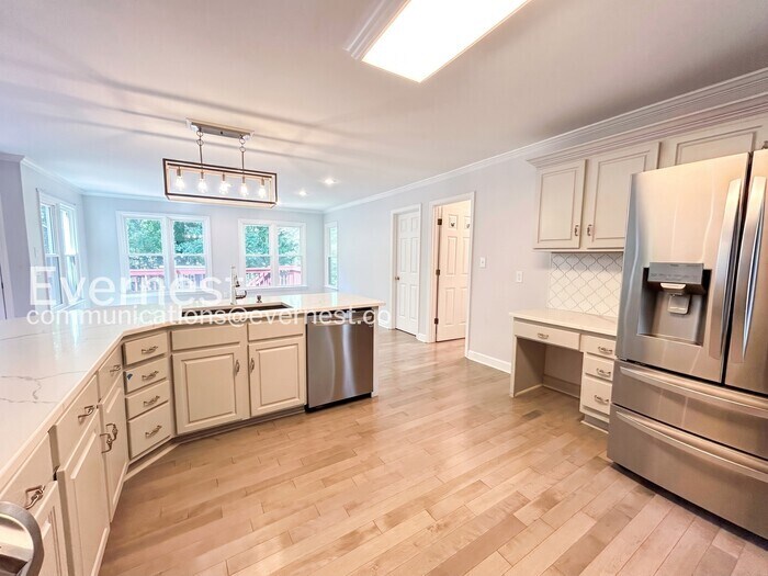 Building Photo - 5950 Henley Dr