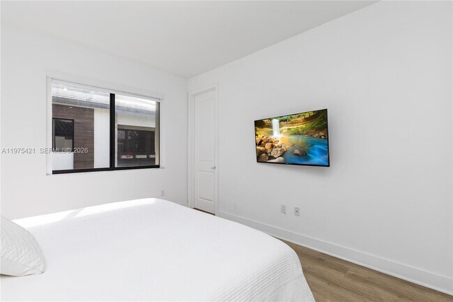 Building Photo - 4301 NW 81st Ct