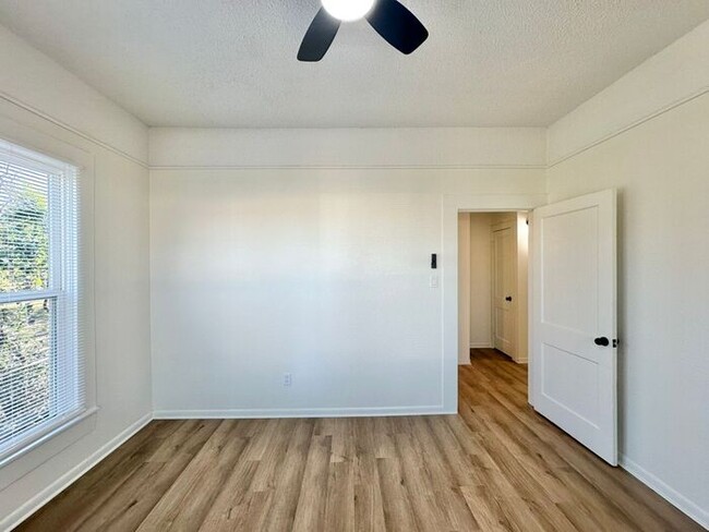 Building Photo - Tour Today! Newly Remodeled 1 Bedroom 1 Ba...