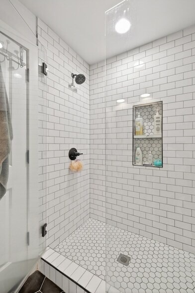 Building Photo - 5509B Louisiana Ave