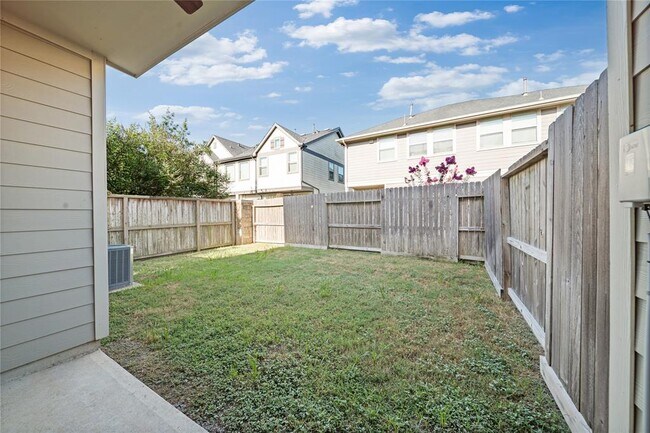 Building Photo - 5554 Sallow Bay Ln
