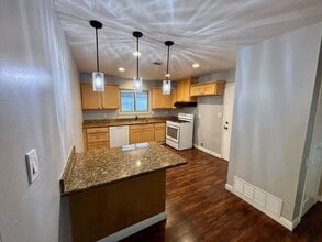 Building Photo - 3+ Bed 2 Bath House in Richmond -- AVAILABLE NOW !!