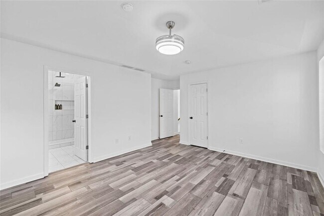 Building Photo - 4228 Laurel Creek Ct SE