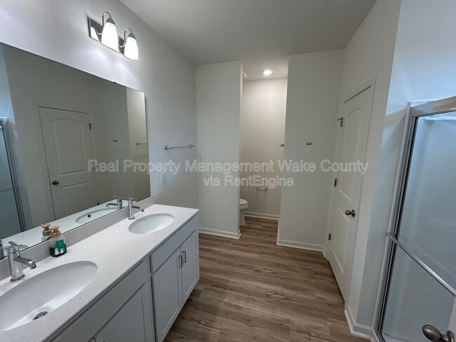 Building Photo - 403 St Clair Dr