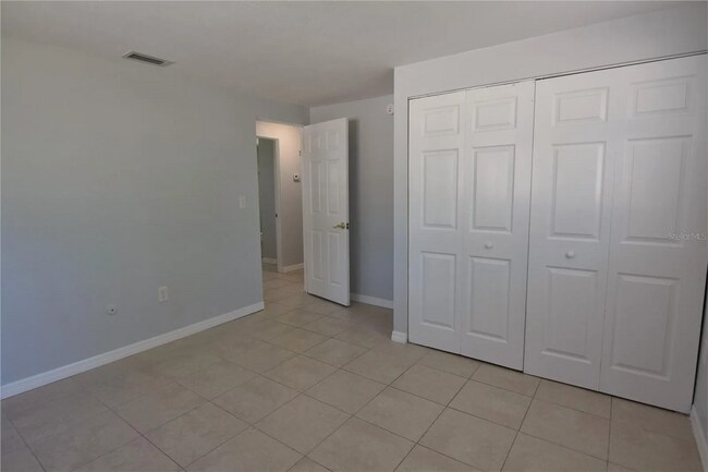 Building Photo - 403 Pinewood Ave