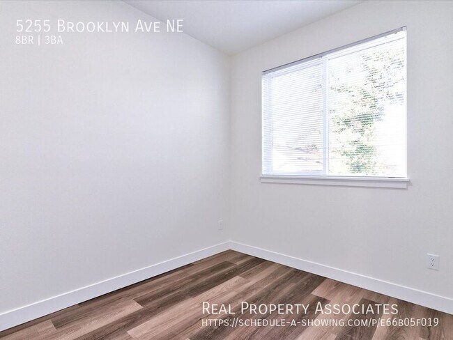 Building Photo - 5255 Brooklyn Ave NE