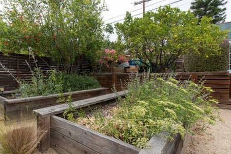 Building Photo - 2756 Locksley Pl